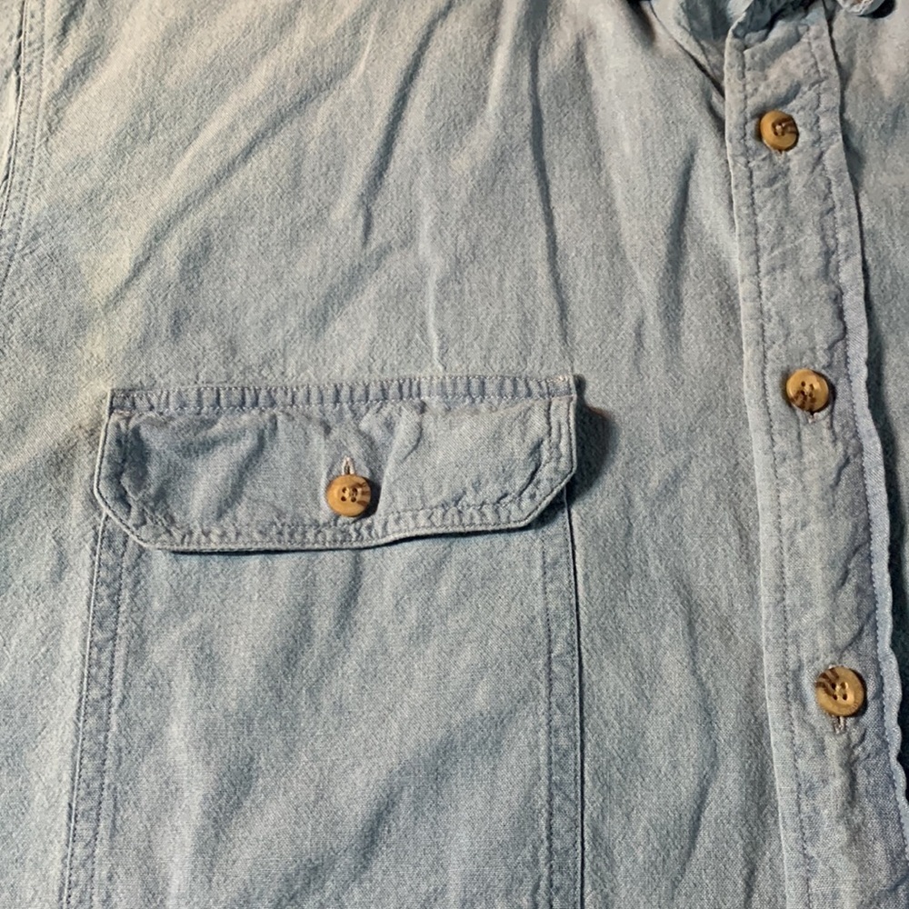 Men’s Carhartt blue, short sleeve, button up shirt. Pockets on chest. Size L. - Picture 3 of 8